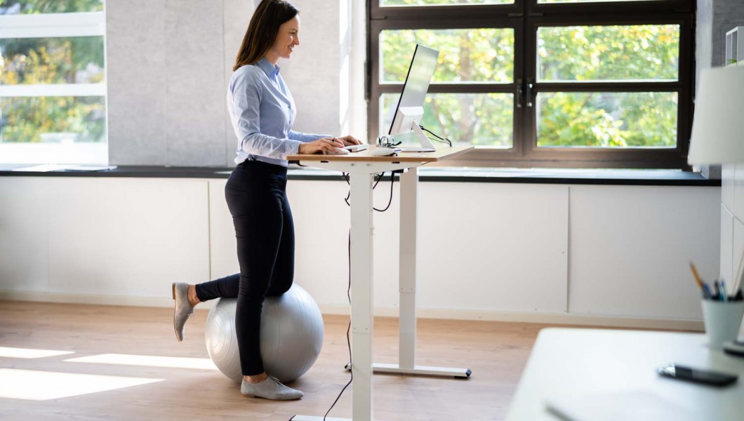 How to Use and Adjust Ergonomic Desk when Sitting or Standing?